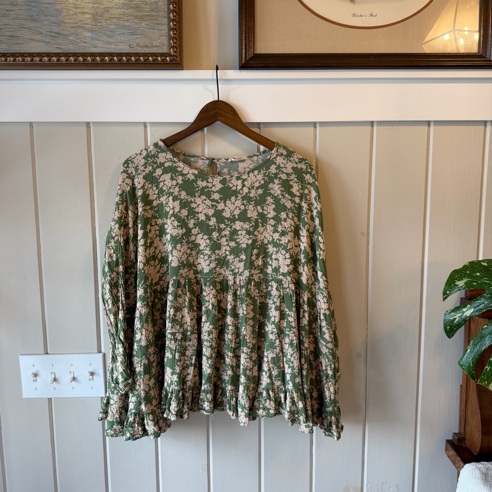 easel Green Floral Peplum Blouse